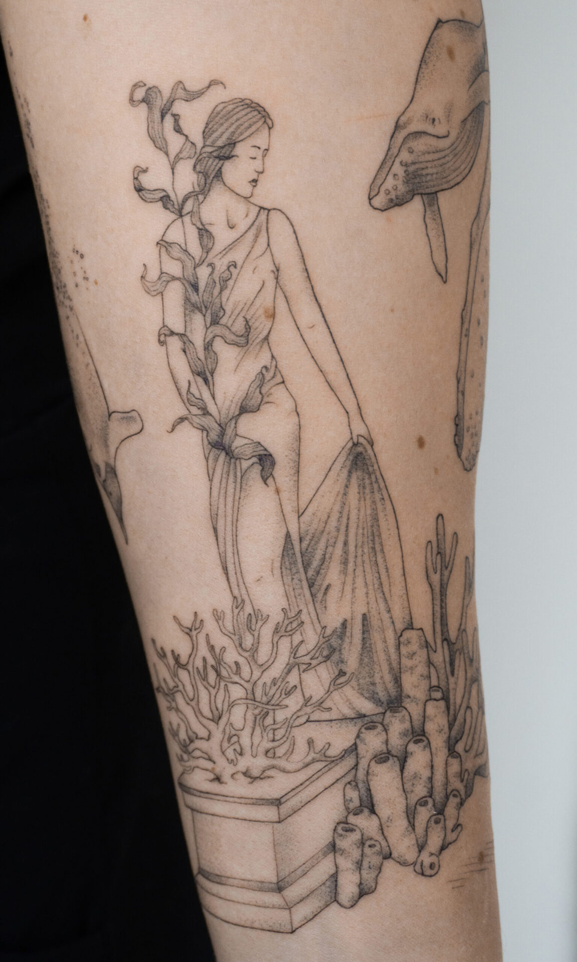 forearm fineline woman statue underwater tattoo from smasli ink an female tattoo artist working in salzburg austria