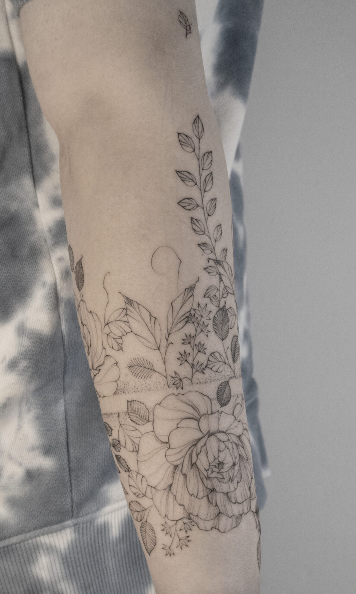 forearm fineline flower half sleeve tattoo with peony from smasli ink an female tattoo artist working in salzburg austria